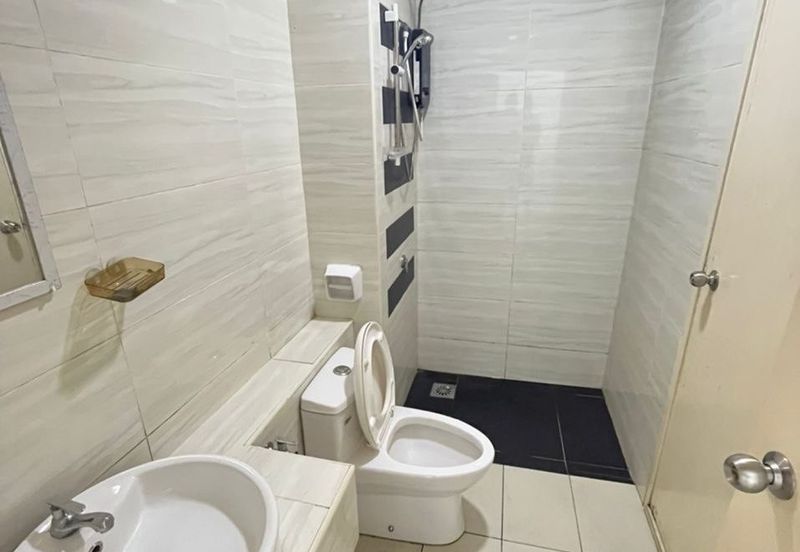 D'Summit Residences @ Kempas Utama