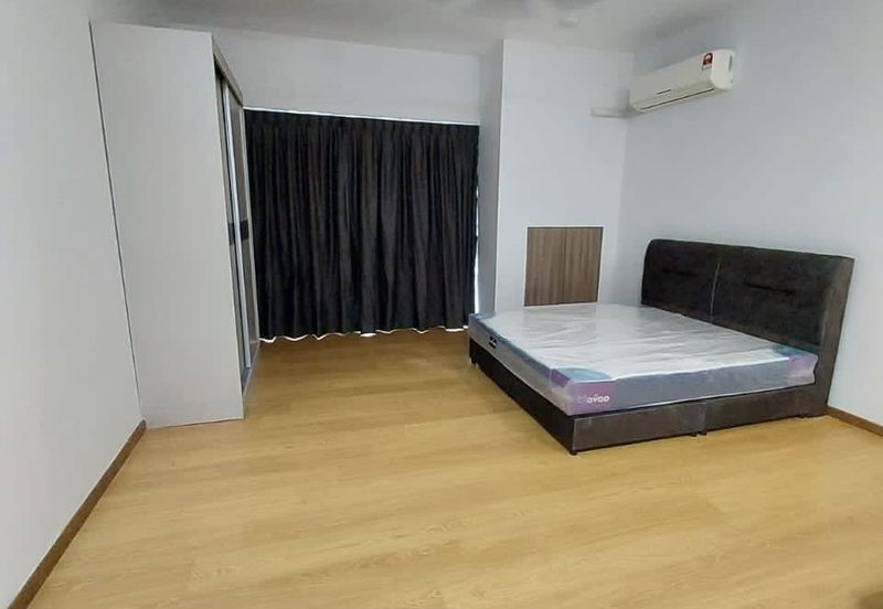 Baypoint @ Country Garden Danga Bay