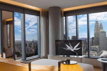 KLCC Million Dollar Jacuzzi Hotel Suite - ROI 4~10%