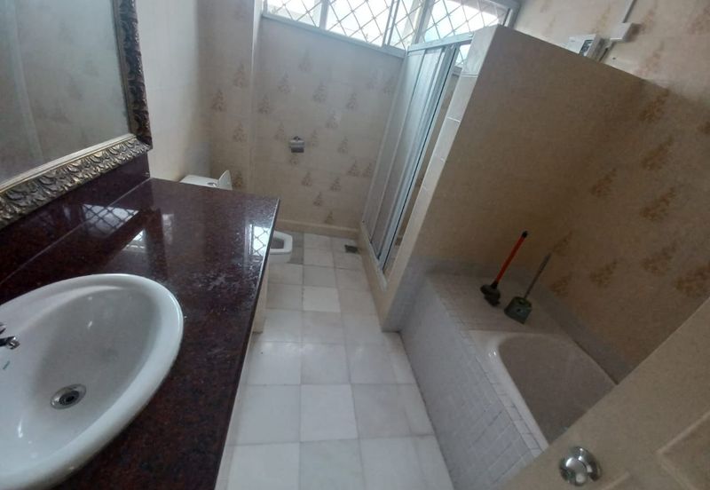 Massive land Freehold single storey Bungalow 