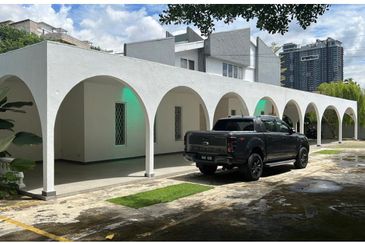 Massive land Freehold single storey Bungalow 