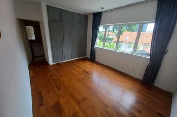 Massive land Freehold single storey Bungalow 