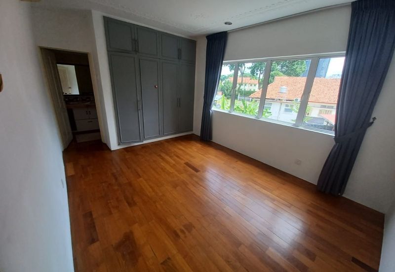 Massive land Freehold single storey Bungalow 