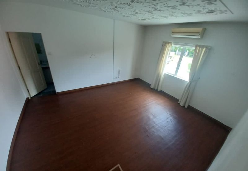 Massive land Freehold single storey Bungalow 