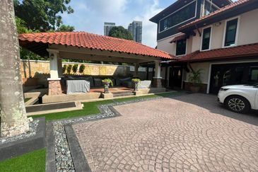 Superb Finishing Bungalow (ready to move in)