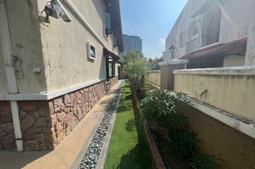 Superb Finishing Bungalow (ready to move in)