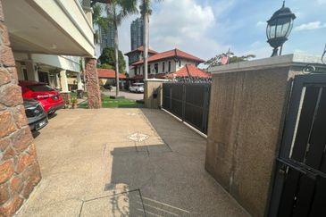 Superb Finishing Bungalow (ready to move in)