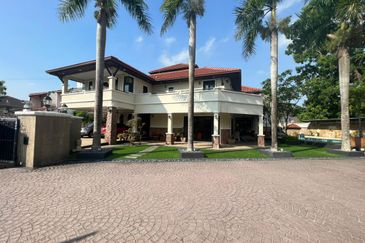 Superb Finishing Bungalow (ready to move in)