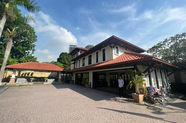 Superb Finishing Bungalow (ready to move in)