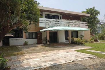 Commercial Bungalow Along Main Road