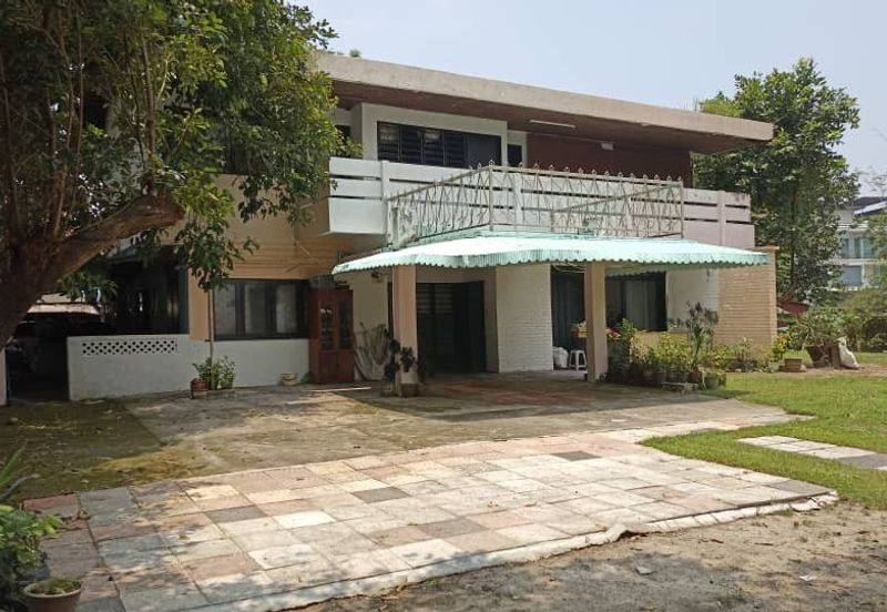 Commercial Bungalow Along Main Road
