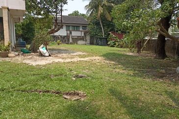 Commercial Bungalow Along Main Road