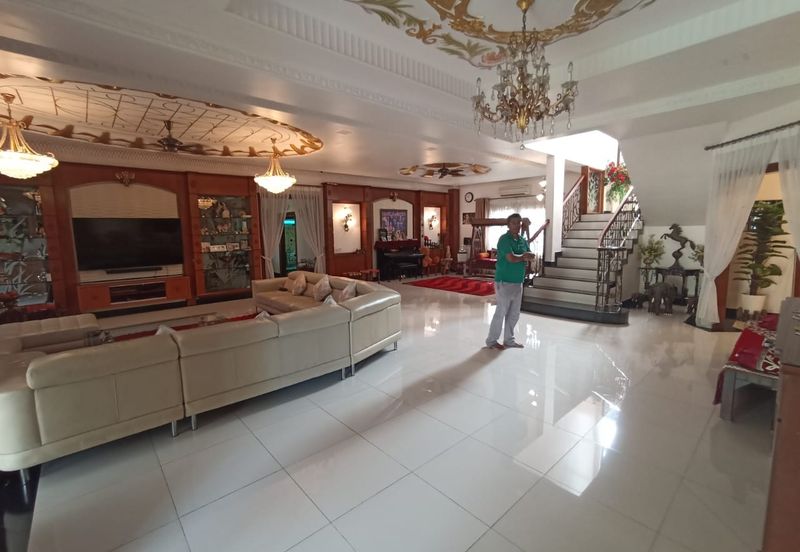 Renovated READY TO MOVE IN BUNGALOW 