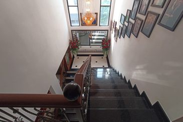 Renovated READY TO MOVE IN BUNGALOW 