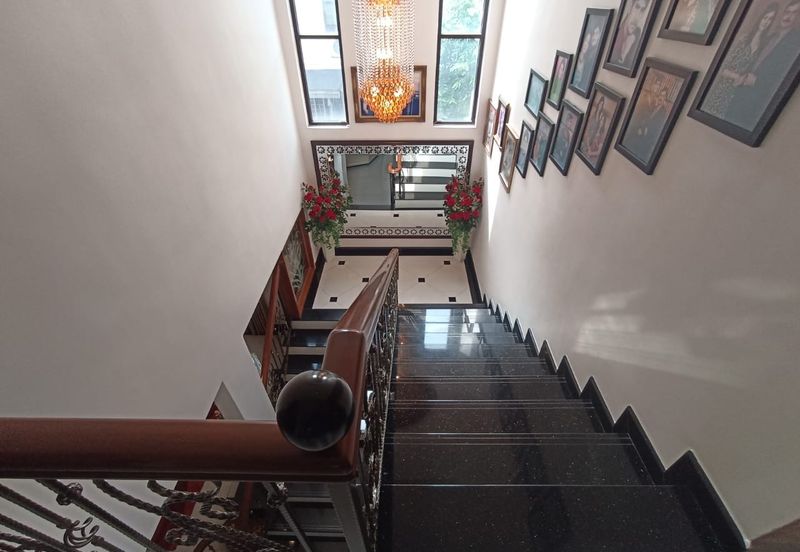 Renovated READY TO MOVE IN BUNGALOW 