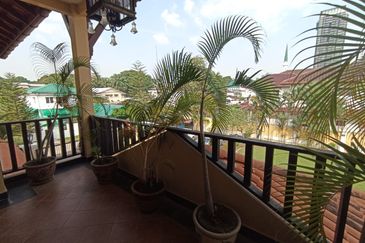 Renovated READY TO MOVE IN BUNGALOW 