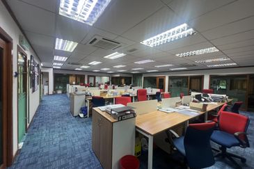 Jalan gasing for sale: terrace house bungalow 3