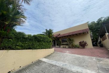 Jalan gasing for sale: terrace house bungalow 3