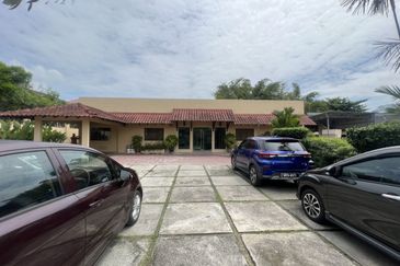 Jalan gasing for sale: terrace house bungalow 3