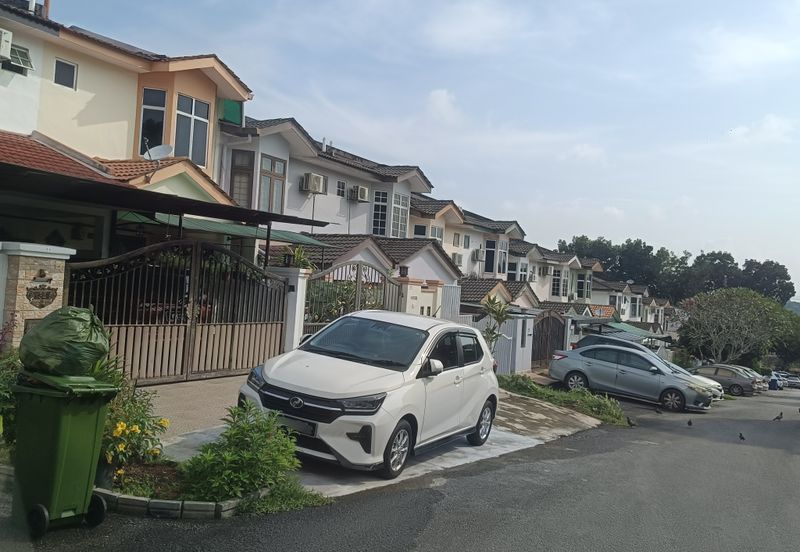 Taman Saujana Puchong