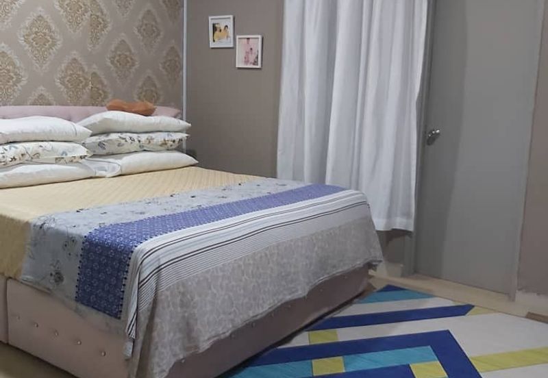 Bandar Enstek (Timur)