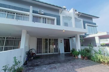 Jalan Timur @ Bandar Baru Enstek