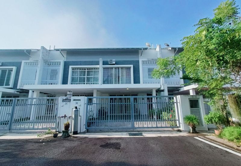 Jalan Timur @ Bandar Baru Enstek