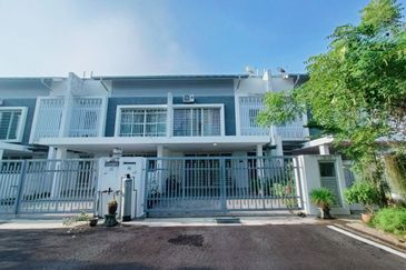 Jalan Timur @ Bandar Baru Enstek