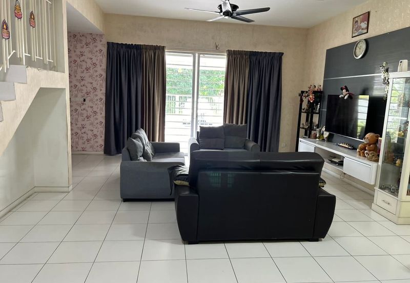 Jalan Timur @ Bandar Baru Enstek