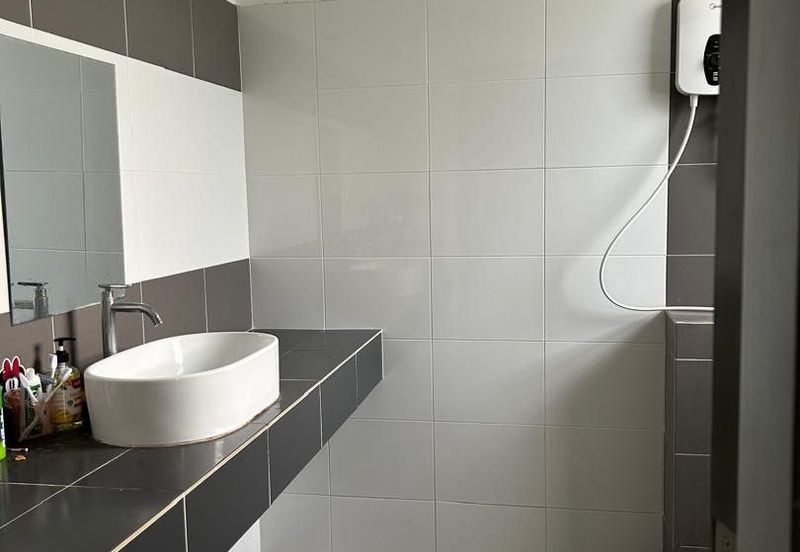 Jalan Timur @ Bandar Baru Enstek