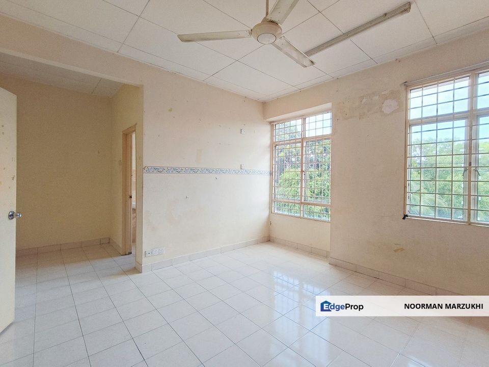 Taman Ixora Double Storey 20x70 For Sale, Selangor, Sepang