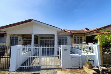 Taman Seroja, Bandar Baru Salak Tinggi