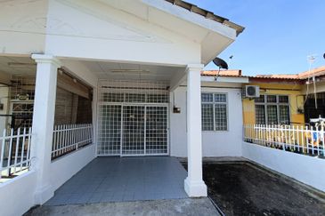 Taman Seroja, Bandar Baru Salak Tinggi