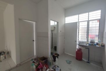 Taman Seroja, Bandar Baru Salak Tinggi