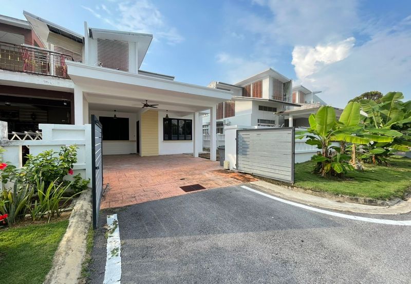 Jalan Timur @ Bandar Baru Enstek