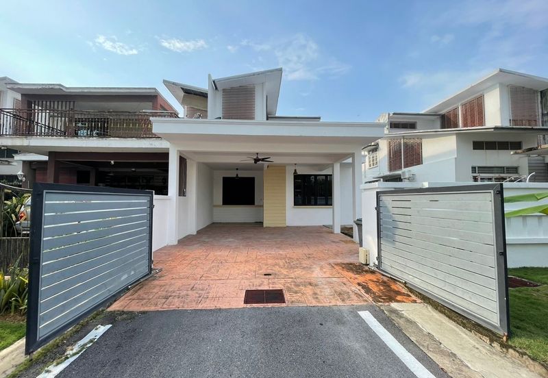 Jalan Timur @ Bandar Baru Enstek