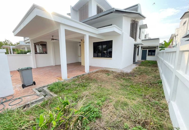 Jalan Timur @ Bandar Baru Enstek