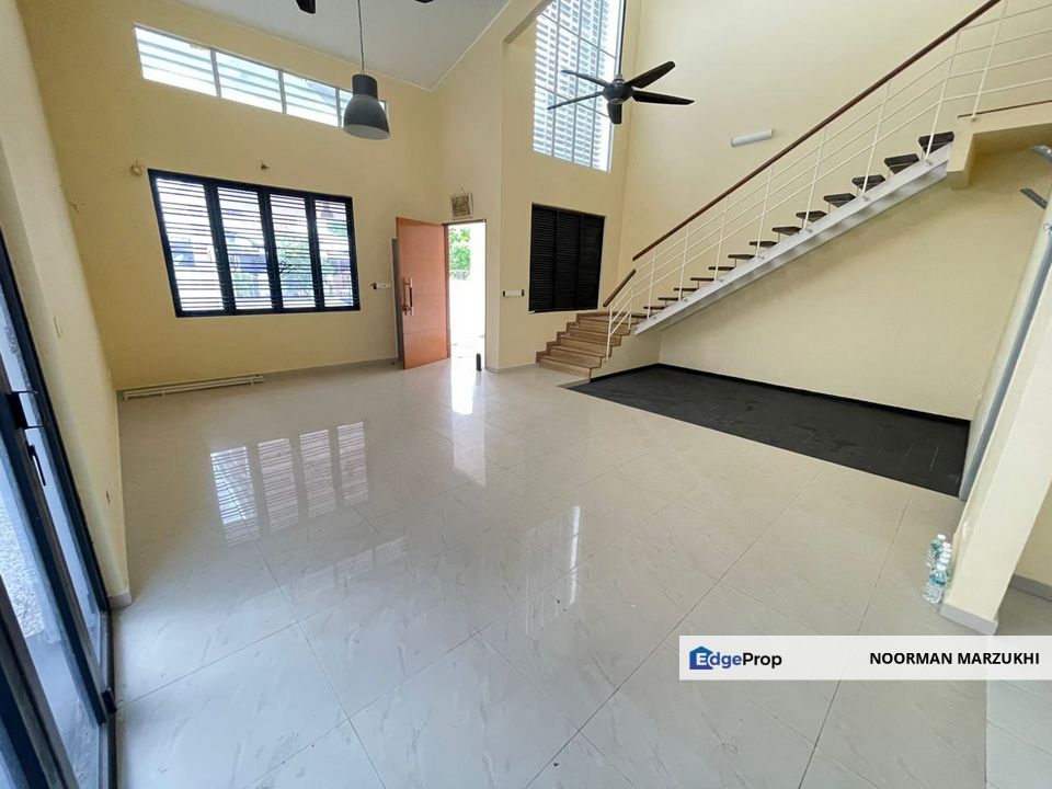 Bandar Baru Enstek 1.5 storey Endlot For Sale, Negeri Sembilan, Labu