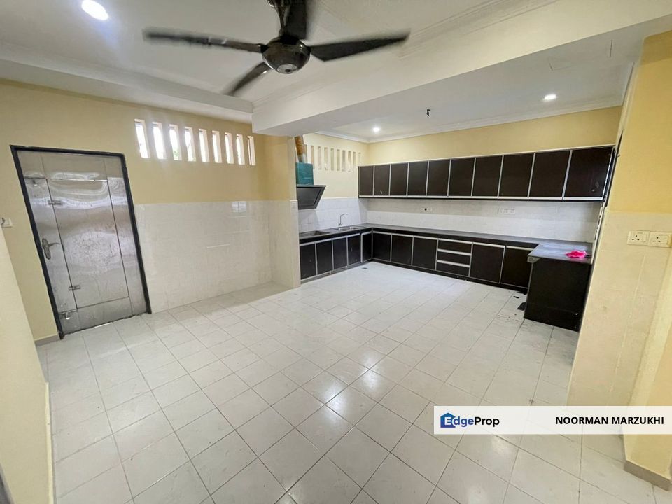 Bandar Baru Enstek 1.5 storey Endlot For Sale, Negeri Sembilan, Labu