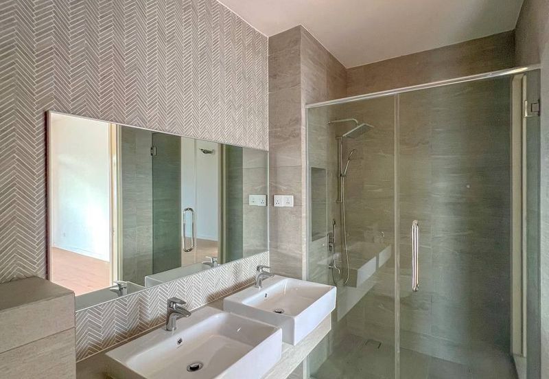 The Mulia Residence 3 Storey Endlot For Sale