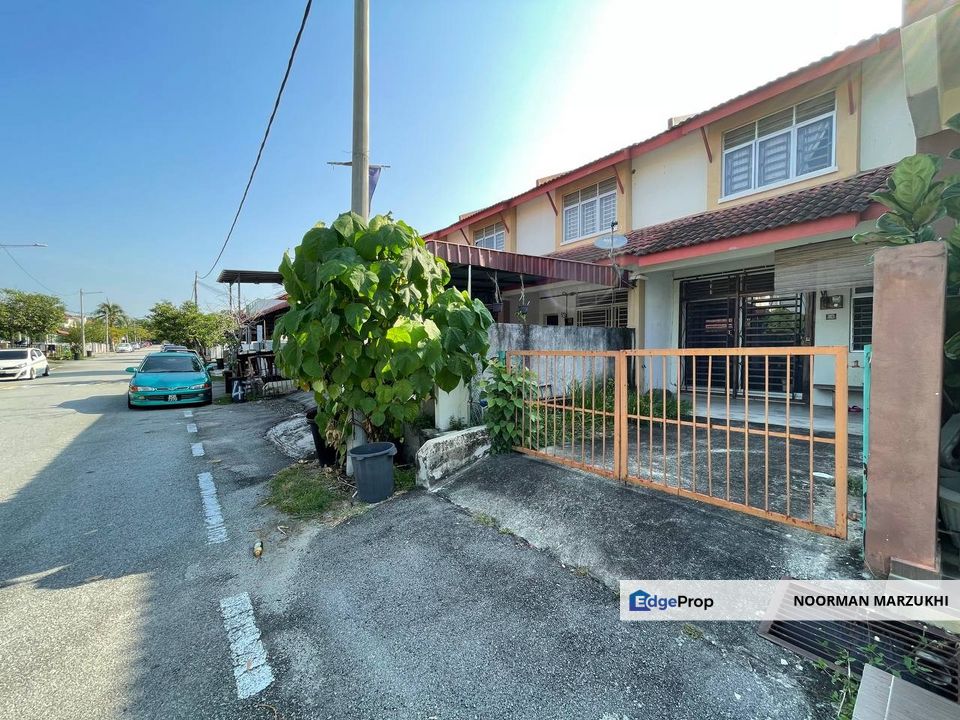 Taman Bunga Raya, 2 Storey Terrace For Sale, Selangor, Sepang