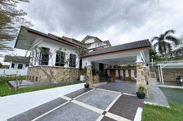 Puncak Pinggiran Putra