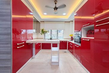 Puncak Pinggiran Putra