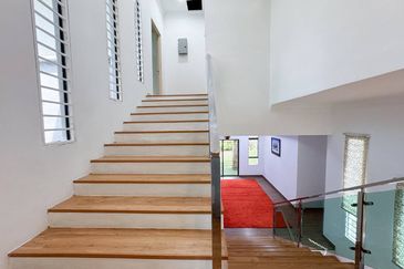 Puncak Pinggiran Putra