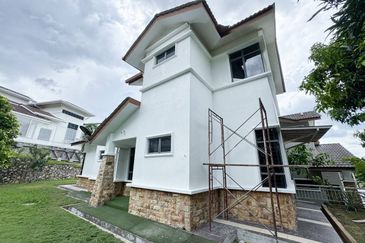 Puncak Pinggiran Putra