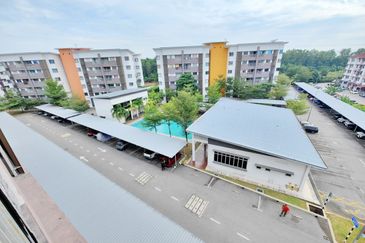Kiara Court - Nilai Impian