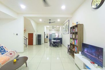 Evira @ Warisan Puteri