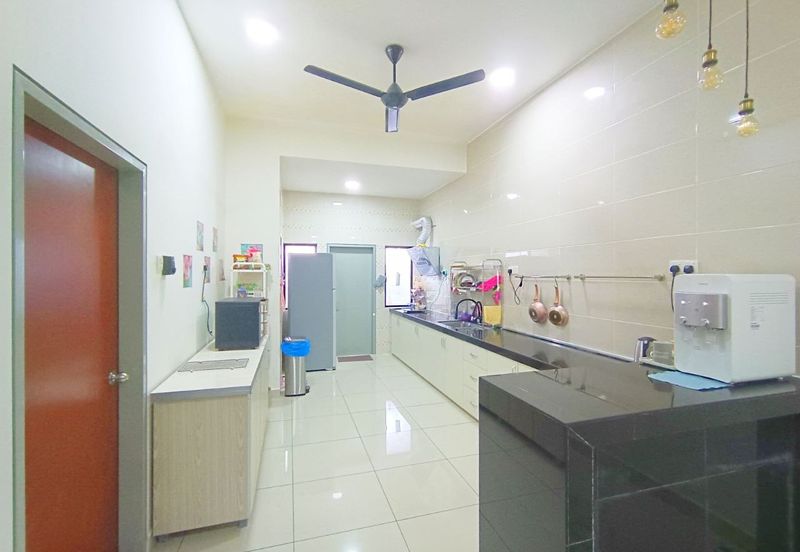 Evira @ Warisan Puteri