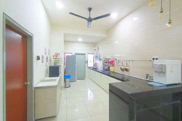 Evira @ Warisan Puteri