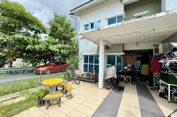 Jalan Timur @ Bandar Baru Enstek